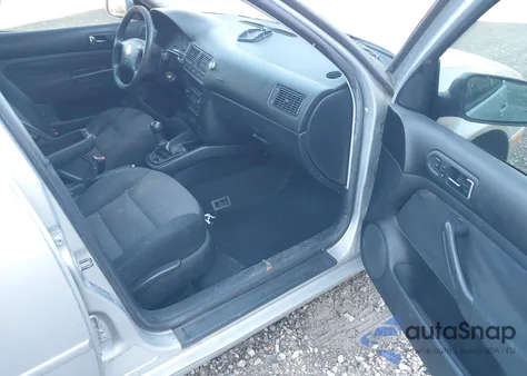 2005 Volkswagen Golf Gls Tdi z USA, uszkodzony, nr VIN 9BWGR61J754008441